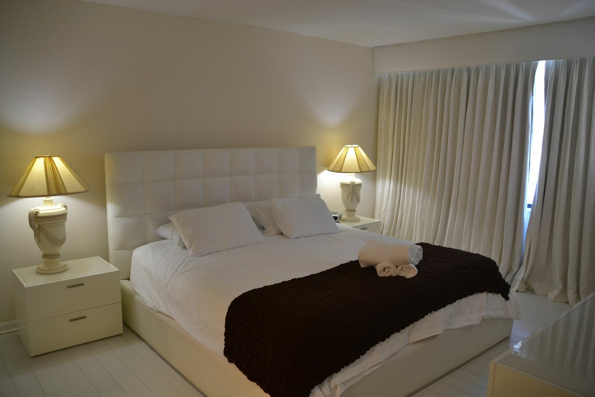 Private Apartments By Vacations On マイアミビーチ エクステリア 写真